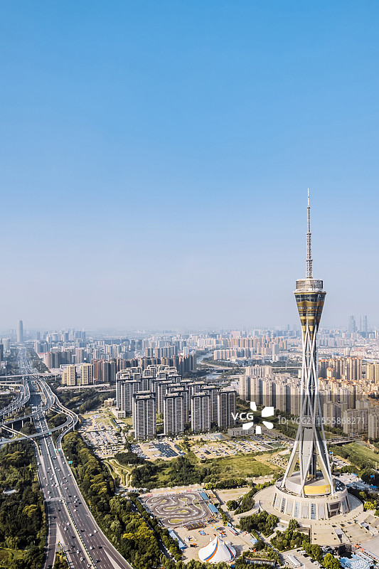 中国河南郑州中原福塔和航海东路立交城市天际线风光航拍图片素材