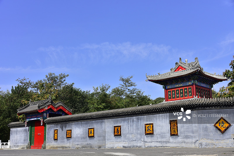 辽宁省丹东市宽甸县黄椅山公园佛教胜地清泉寺阁楼图片素材