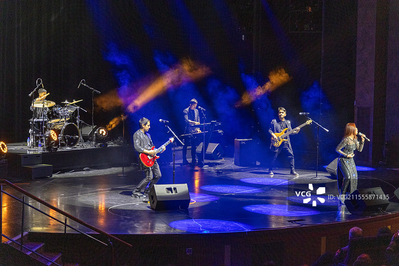 国际邮轮海洋光谱号 皇家剧场夜晚的演唱表演图片素材