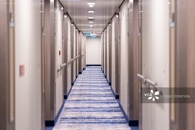 国际邮轮海洋光谱号客舱内部走廊图片素材
