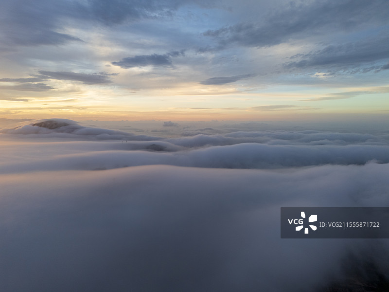 日落云海航拍视角图片素材