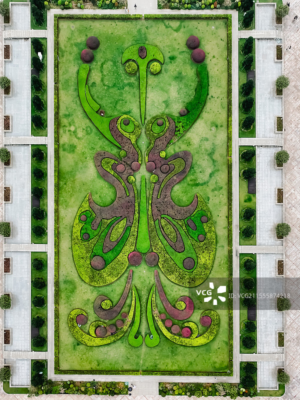 垂直航拍广东省佛山市顺德区顺峰山公园南门广场景色图片素材