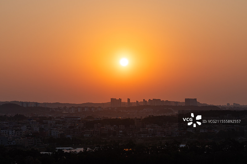 溪边日出图片素材