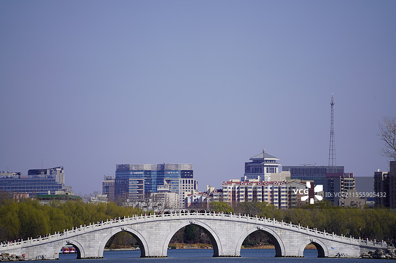 北京玉渊潭公园的中堤桥图片素材