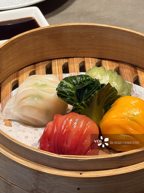广东早茶点心：多彩虾饺图片素材