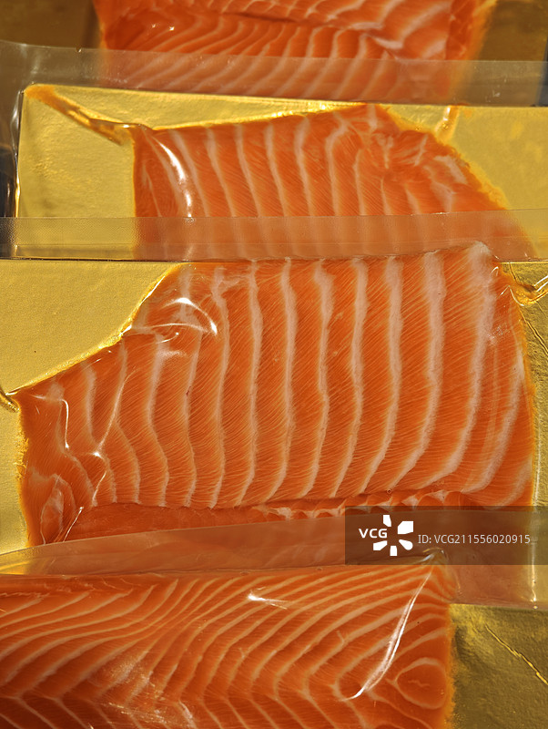 包装好的三文鱼鱼肉刺身商品图片素材