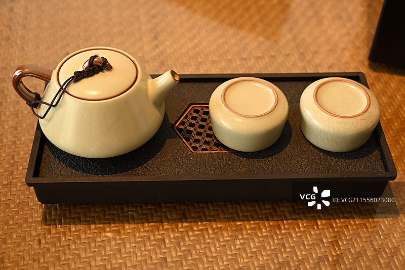 桌子上的茶具图片素材