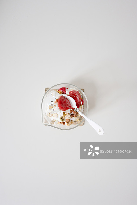 草莓燕麦酸奶图片素材