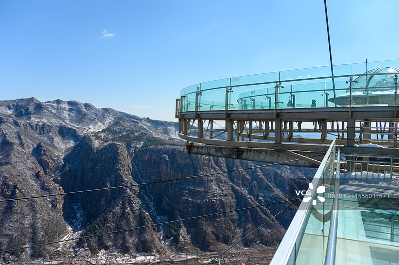 京东石林峡风景区钛合金飞碟玻璃观景台图片素材