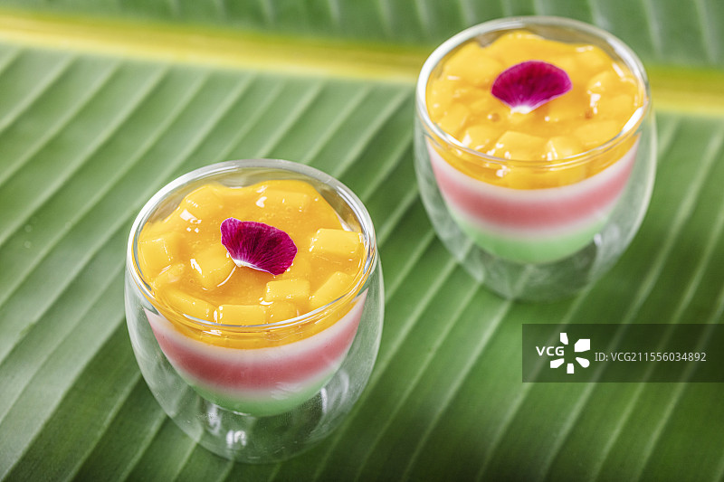 芒果水果杯甜品图片素材