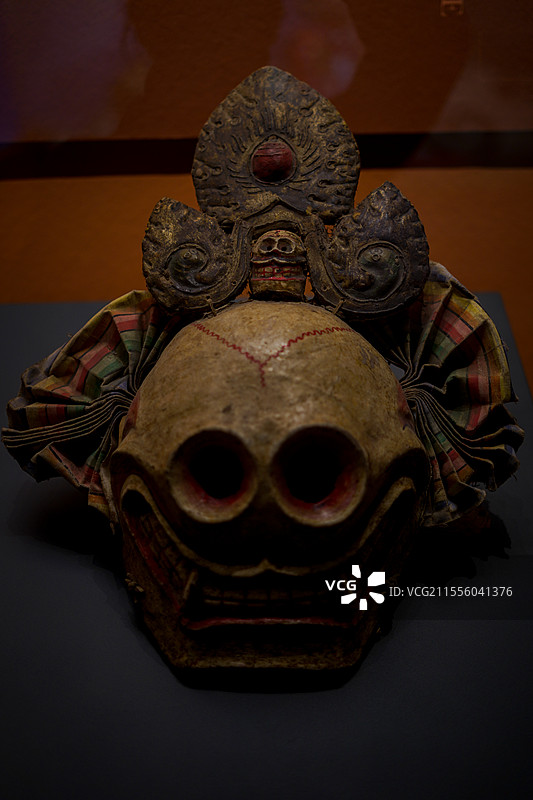 青海省博物馆陈设：骷髅神面具（清）图片素材