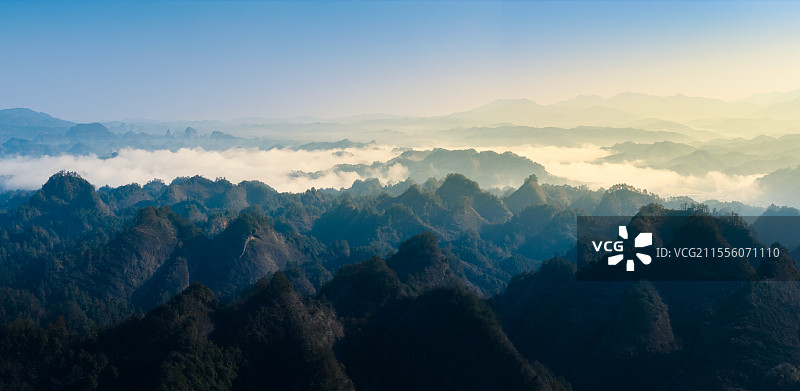 丹霞群山日出云海美丽风光图片素材