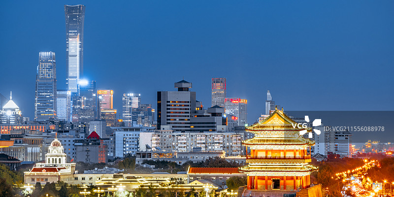中国北京前门正阳门城楼和国贸CBD天际线夜景图片素材