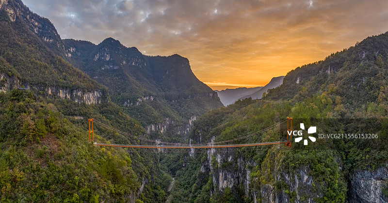 航拍襄阳保康九路寨风景区高山峡谷吊桥玻璃桥景点日出朝霞全景自然风光图片素材