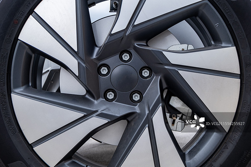 四川省绵阳市户外展示的电动汽车，电动车，电池，新能源汽车图片素材