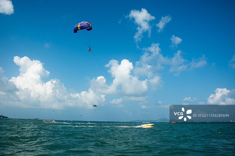 海上滑翔伞图片素材