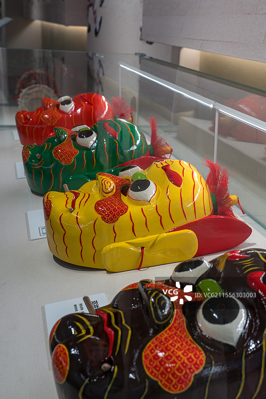 广东省非物质文化遗产馆展示的湛江傩舞表演面具图片素材