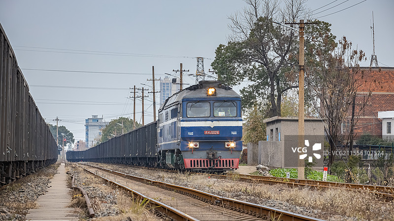 停靠在铜绿山站内的DF8货列图片素材
