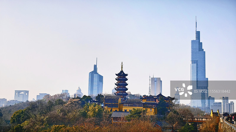 南京鸡鸣寺紫峰大厦古今同框图片素材