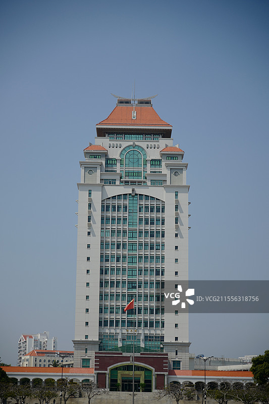 厦门大学芙蓉湖边的颂恩楼图片素材