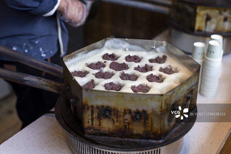 江南美食梅花糕制作图片素材
