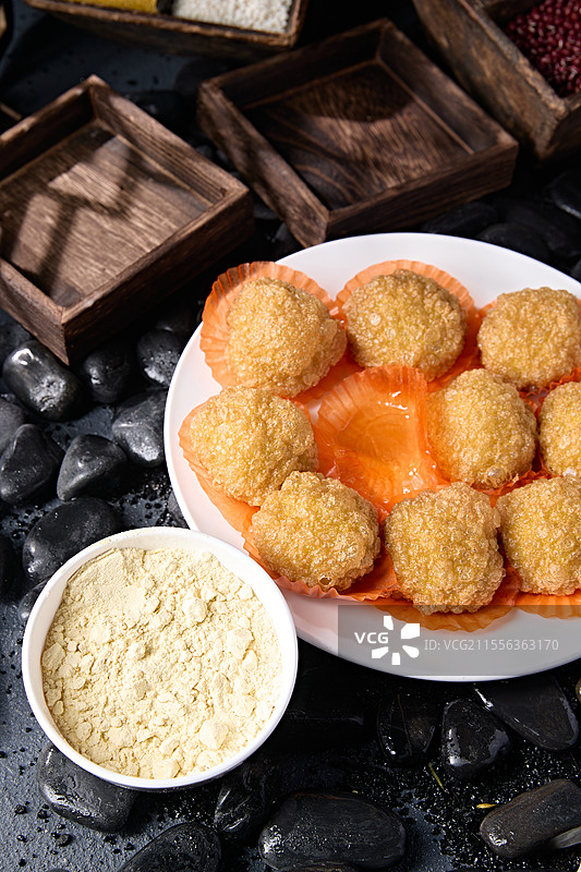 张垣坝上油炸黄糕图片素材