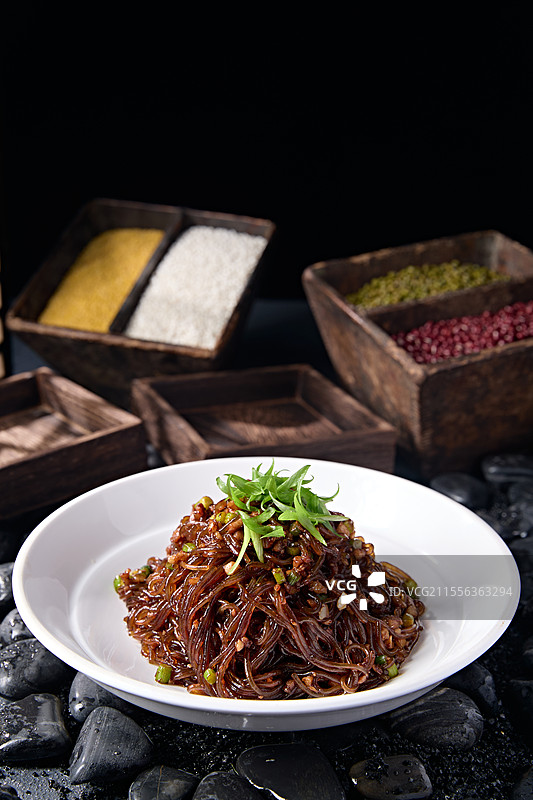 蚂蚁上树肉沫葱香炒水晶粉图片素材