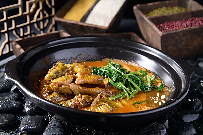 美味石锅炖嘎鱼图片素材