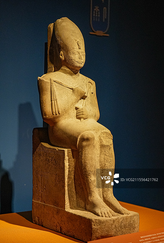 古埃及 图特摩斯三世坐像 新王国时期 公元前1550-前1069年 索哈杰省博物馆图片素材