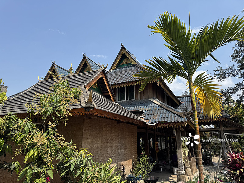傣族村寨村寨农村建筑风格样式，云南西双版纳图片素材