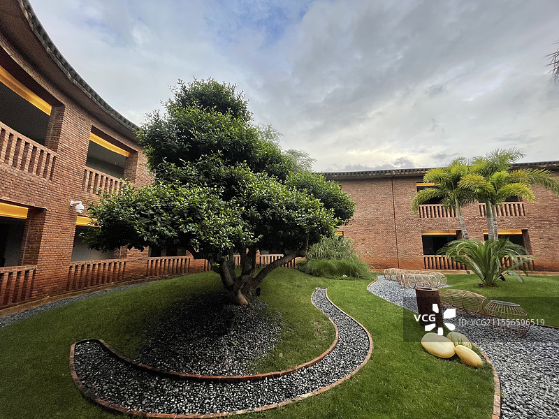 云南弥勒东风韵景区酒店庭院园林设计图片素材