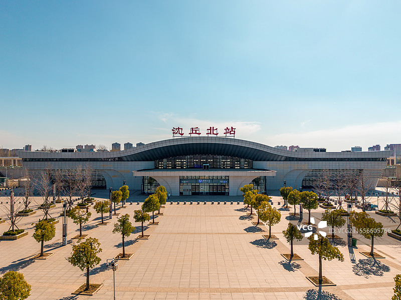 中国河南省周口市沈丘县沈丘北站高铁站图片素材
