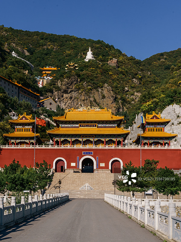 辽阳金刚山龙峰寺，隐匿于辽宁青山之中的千年古寺图片素材