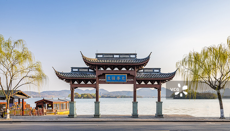 西湖白堤光华复旦牌坊图片素材