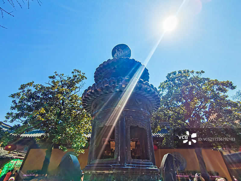 日照香炉(拍摄于上海龙华古寺正午时间)图片素材