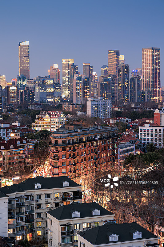 蓝调的武康大楼图片素材