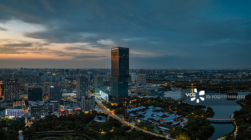 上海保利大剧院蓝调航拍图片素材