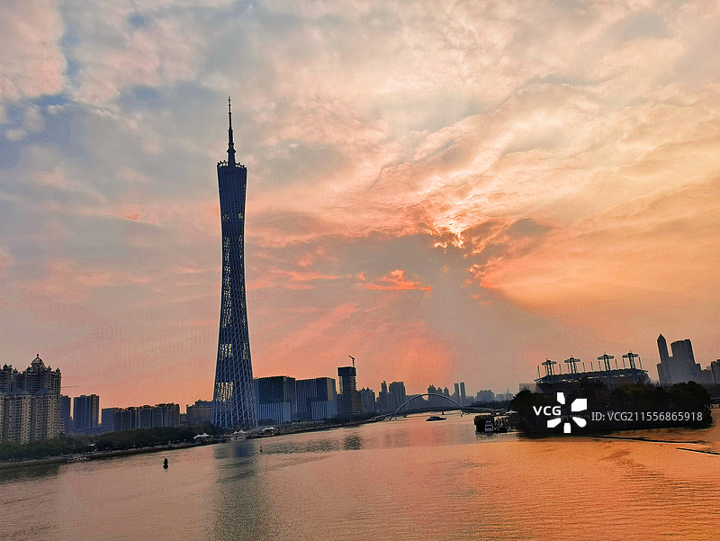 广州塔和海心桥夕阳美景图片素材