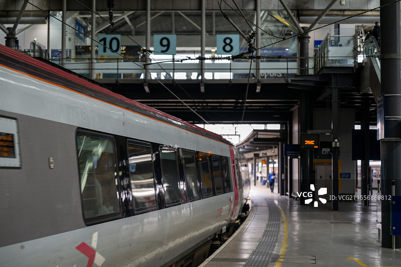 欧洲英国铁路系统，火车站站台图片素材