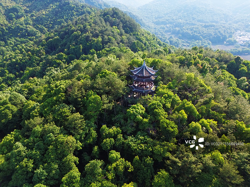 南高峰高257米，是西湖十景“双峰插云”的两山之巅——南高峰和北高峰之一图片素材