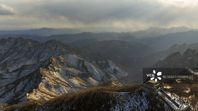 北京延庆春分时节春雪雪霁后的九眼楼长城图片素材