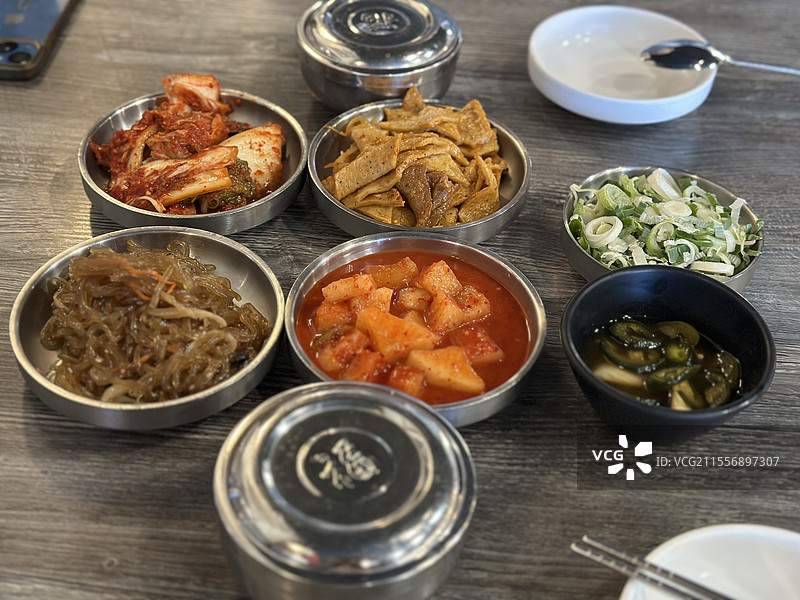 韩国餐厅小菜 泡菜组合 开胃菜图片素材