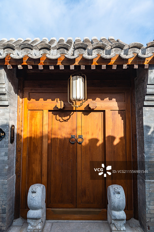 北京前门文华东方酒店四合院庭院木制大门图片素材