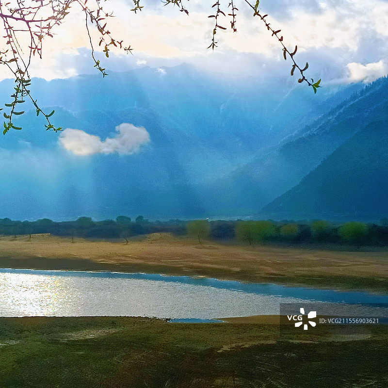 林芝·尼洋河春色图片素材