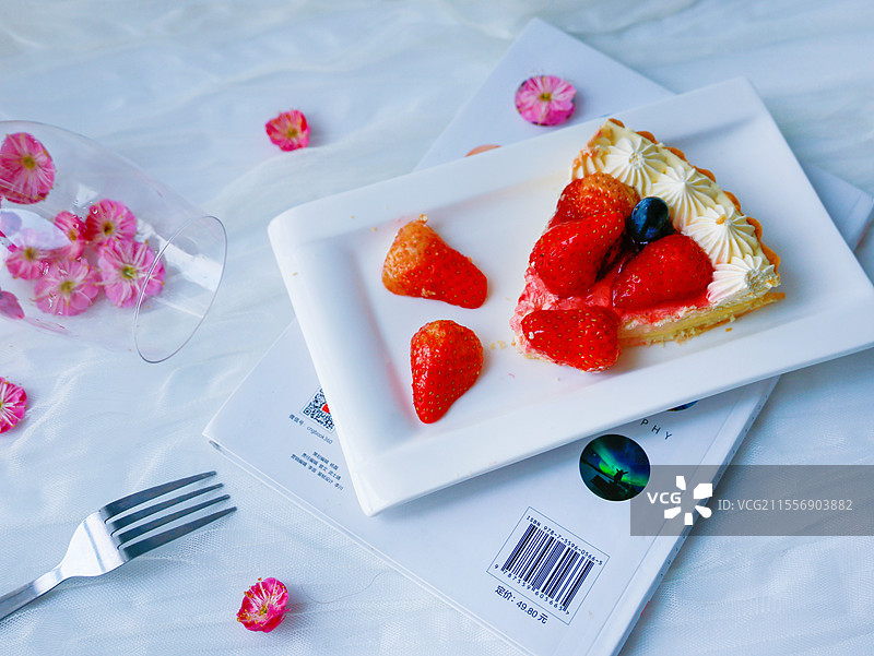 草莓蛋糕图片素材