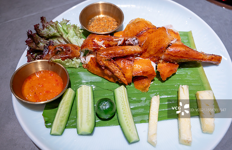 海南三亚特色美食脆皮烤鸡图片素材