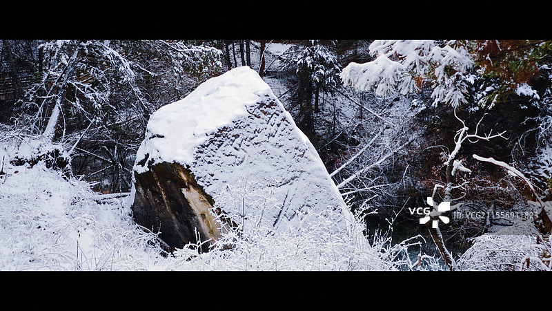 九寨沟冬季地震石图片素材