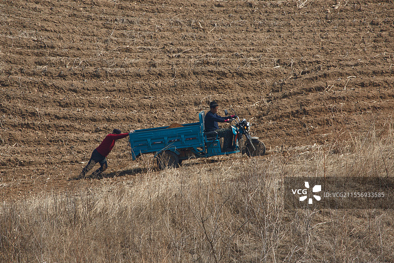 负重前行图片素材