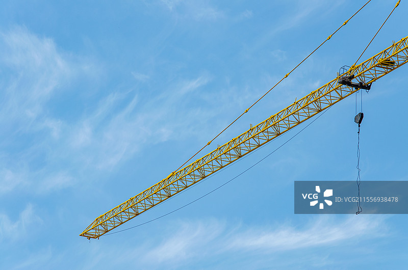 中国城市市风光拍摄主题，正在建造的高楼大厦和塔吊，蓝色的天空，户外白昼无人图像摄影图片素材