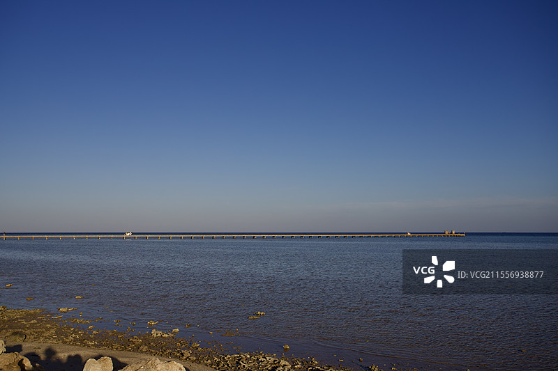 埃及赫尔格达 索马湾 红海海岸线 浪漫海边度假区 度假栈桥 宁静氛围 广角壁纸图片素材